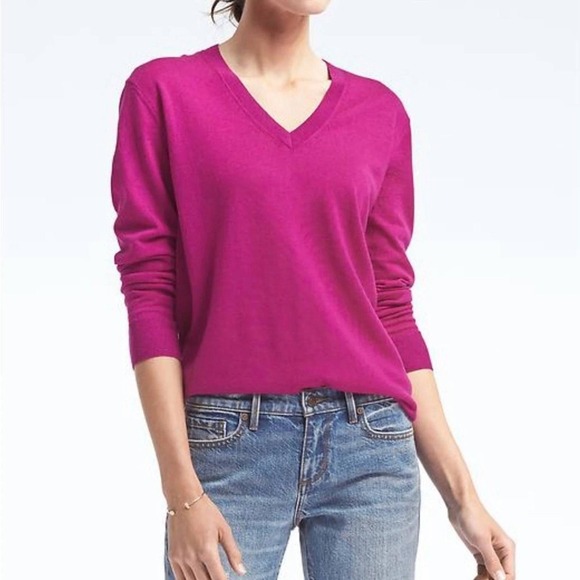 Banana Republic Sweaters - Banana Republic Filpucci V Neck Sweater Magenta Fuchsia S Wool‎ Cashmere Blend